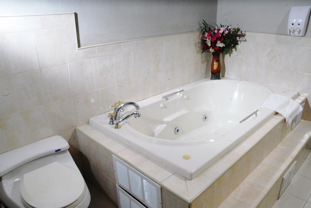 Guest House Villa Mishkan Runaway Bay Habitación foto