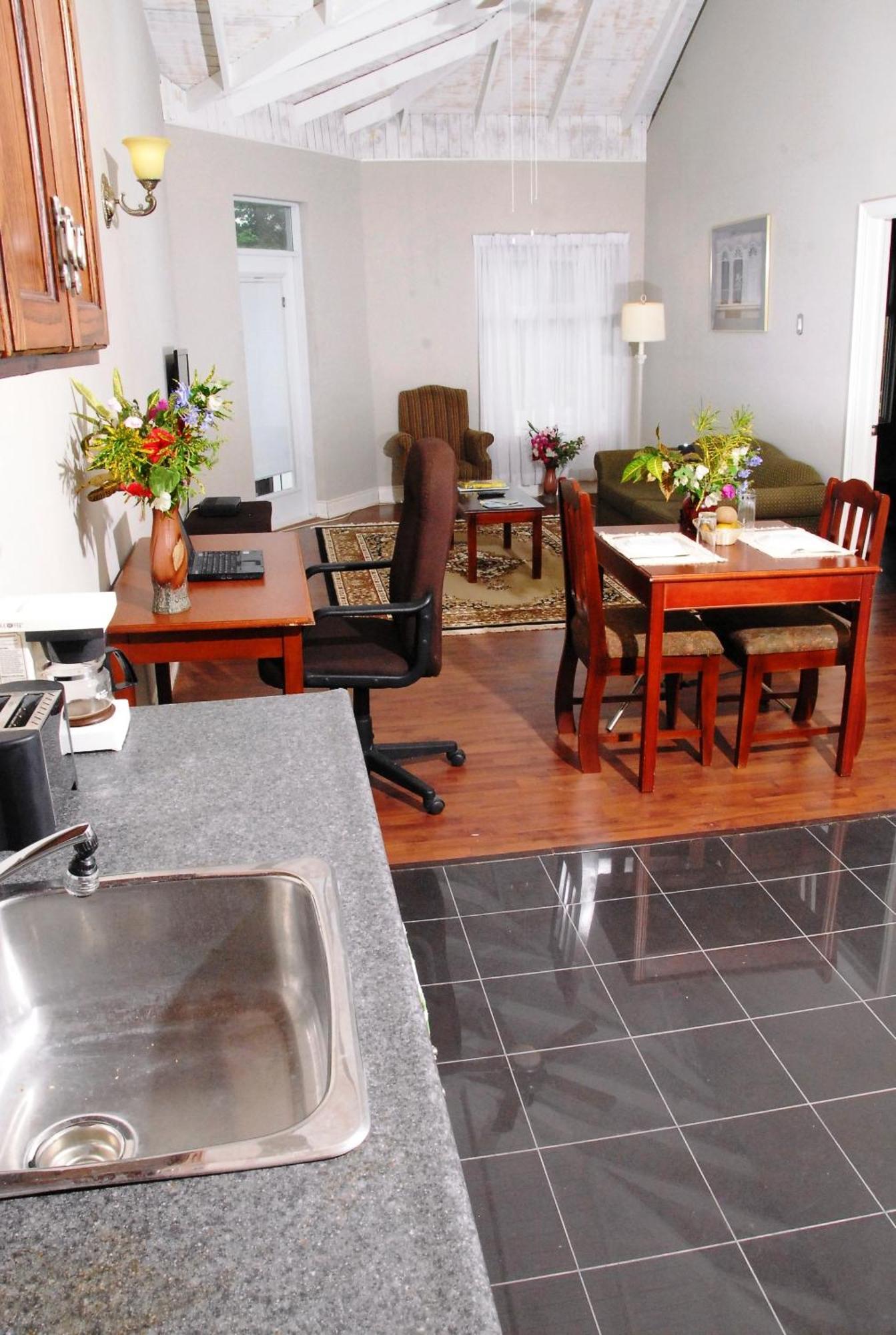 Guest House Villa Mishkan Runaway Bay Exterior foto