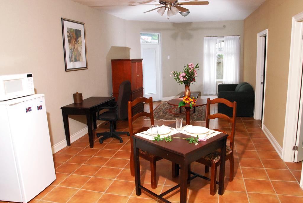 Guest House Villa Mishkan Runaway Bay Habitación foto